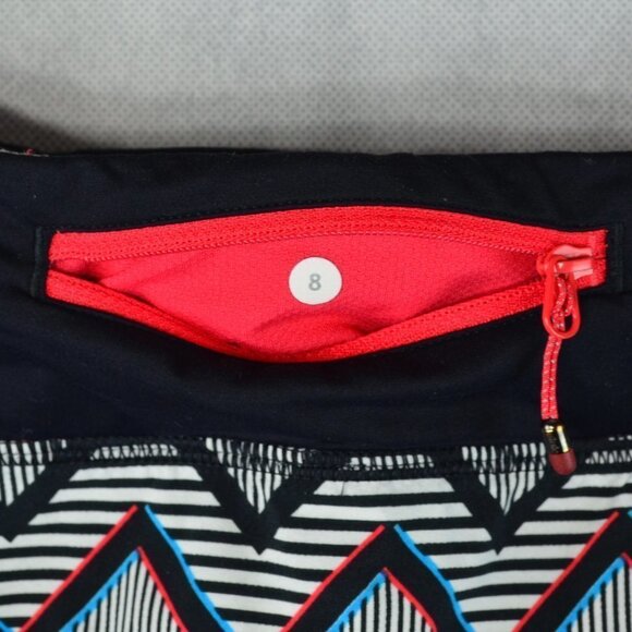 lululemon Seawheeze Speed Shorts Size 8 in 3D Chevron - Picture 7 of 7